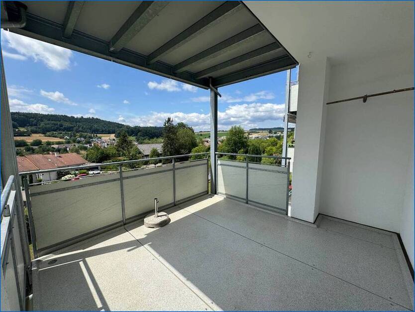 Herrliche 1 Zi.-Wohnung im 1.OG mit großem Balkon und unverbaubarem Fernblick !
