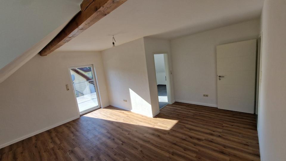 Dachgeschoßwohnung Vilshofen an der Donau - 3 Zimmer, 75 m&sup2;, 870&euro; | Angebot:26697948