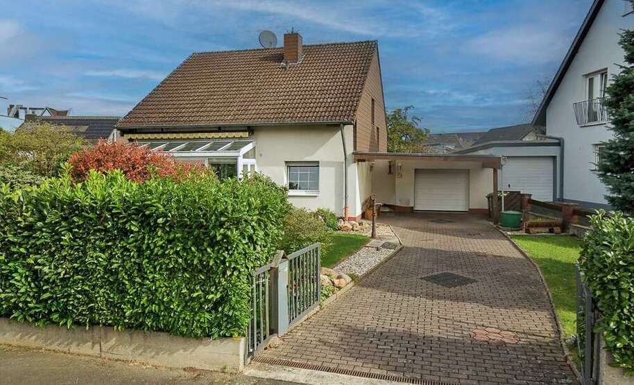 Haus zum Mieten in Hennef 1.350 € 135 m²
