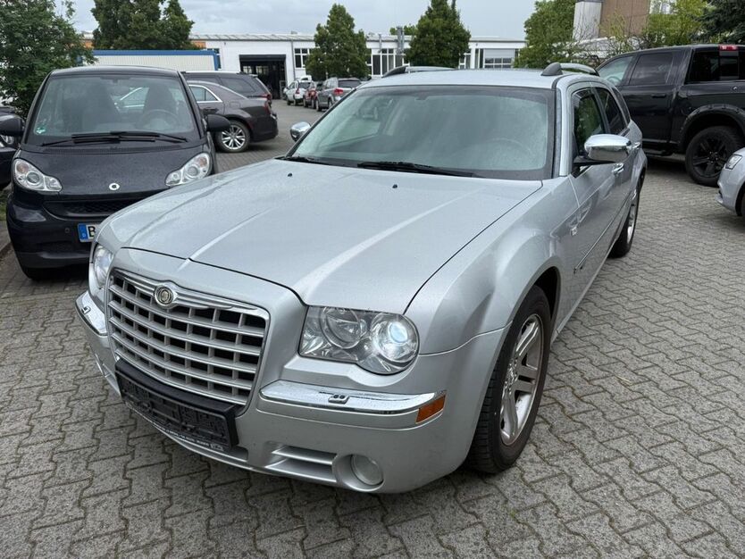 Chrysler 300C 276.500 km 4.990 € Berlin 12277