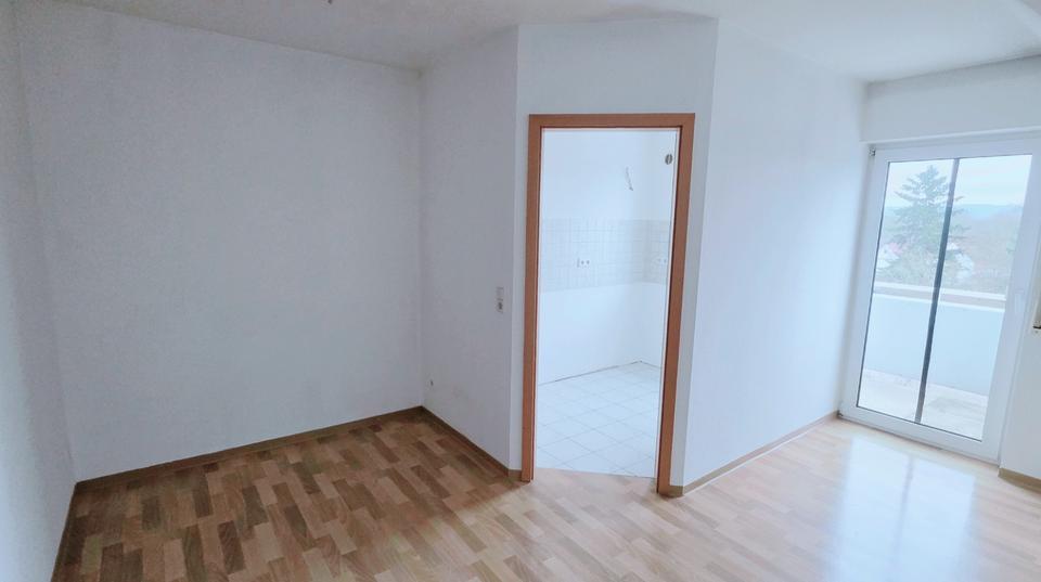 Helle ausbaufähige 2-Zi-Wohnung m. Balkon & Stellplatz bei Erfurt 2 zimmer