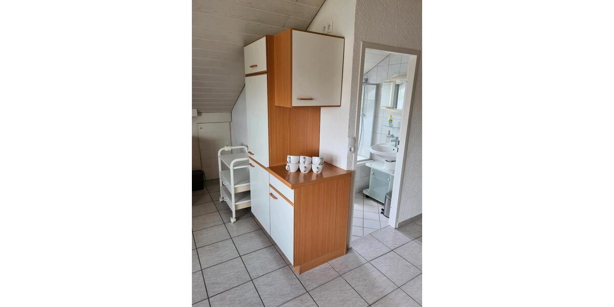 Möblierte großzügige 3 Zimmer Dachgeschosswohnung mit Balkon 3 zimmer