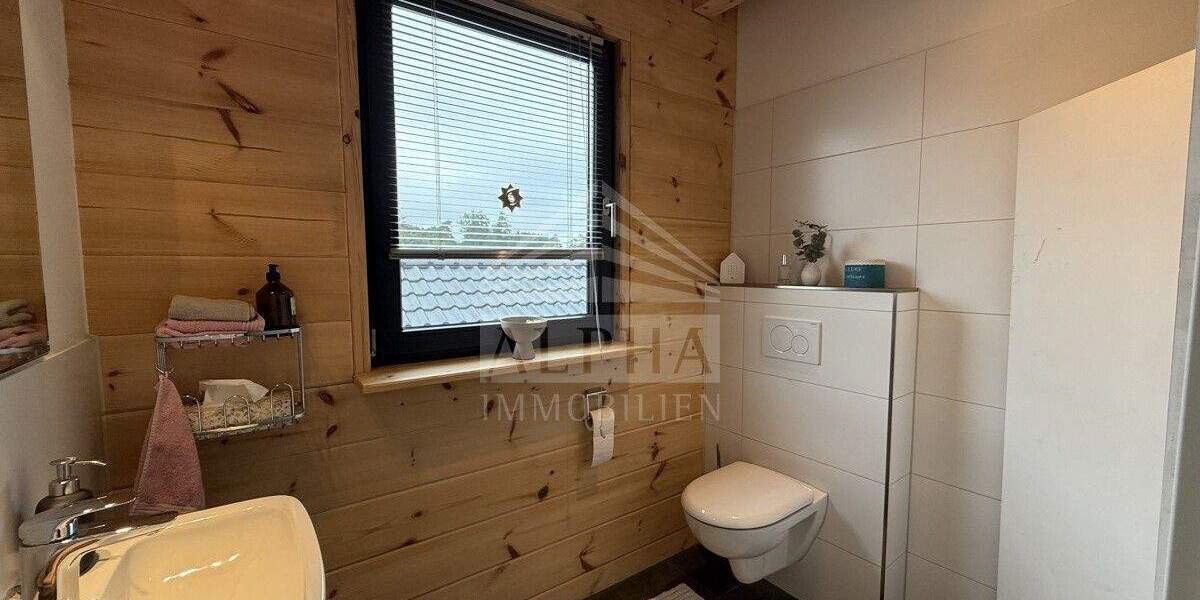 *VERKAUFT* Modernes Blockhaus-Idyllisch gelegene Doppelhaushälfte mit Büroräumen & Traumgarten 6 zimmer