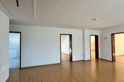 Wohnung Hochheim am Main - 4 Zimmer, 110 m&sup2;, 1.140&euro; | Angebot:26221096