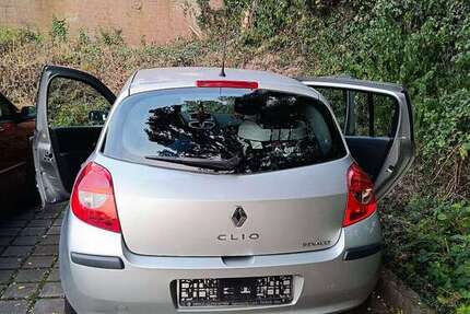 Renault Clio 122.600 km 2.600 &euro; Porta Westfalica 32457