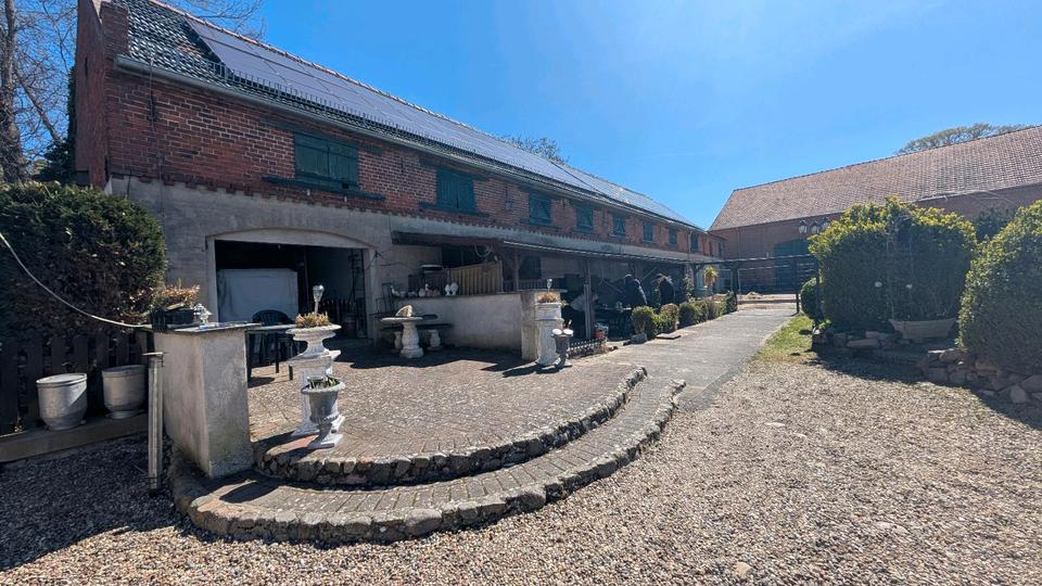 Villa Perleberg - 9 Zimmer, 300 m&sup2;, 320.000&euro; | Angebot:27137454