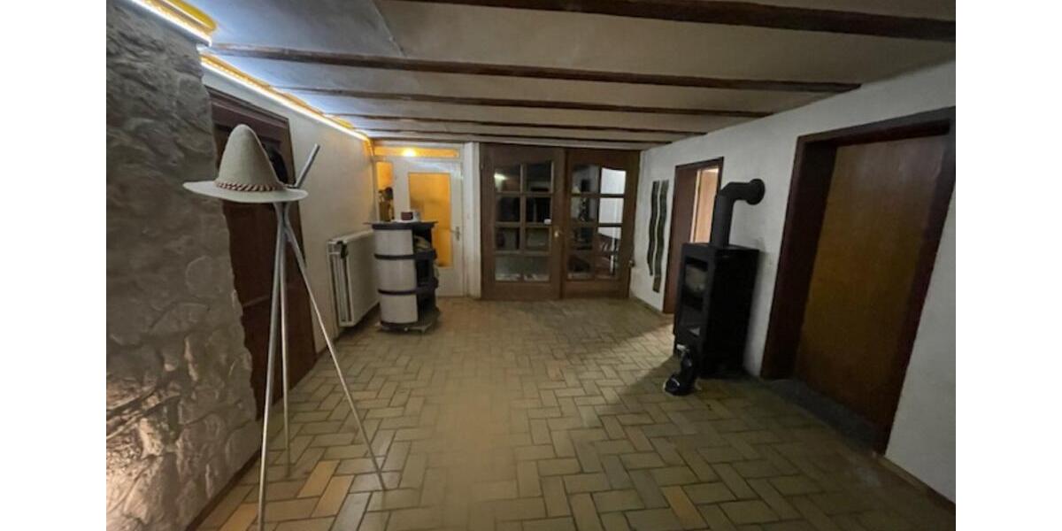 Einfamilienhaus Bad Arolsen - 6 Zimmer, 350 m&sup2;, 195.000&euro; | Angebot:24253552