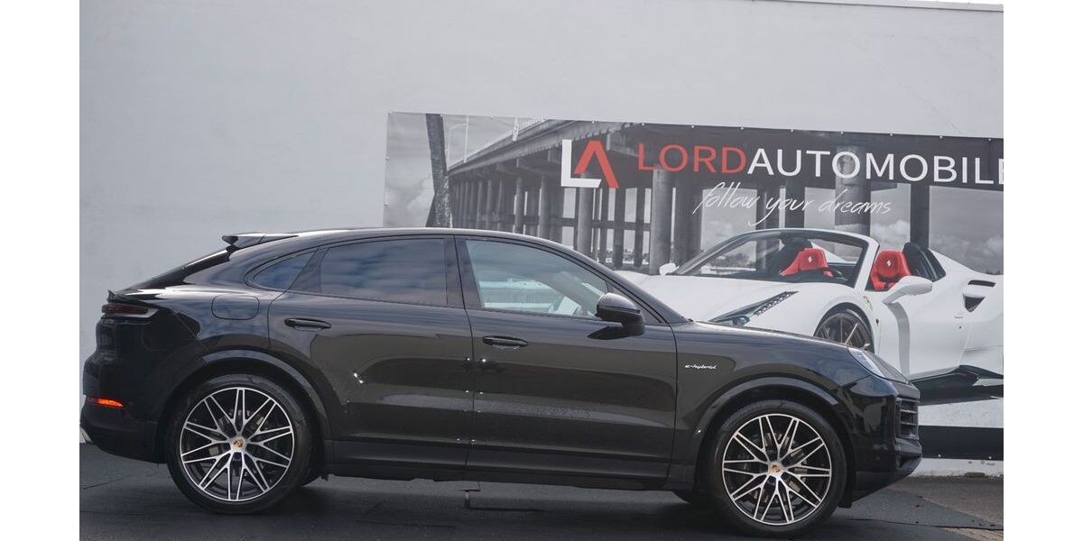 Porsche Cayenne 9.850 km 105.999 € Stuttgart 70499