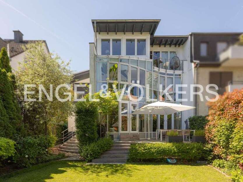 Haus zum Kaufen in Frankfurt am Main 2.650.000 € 330 m²