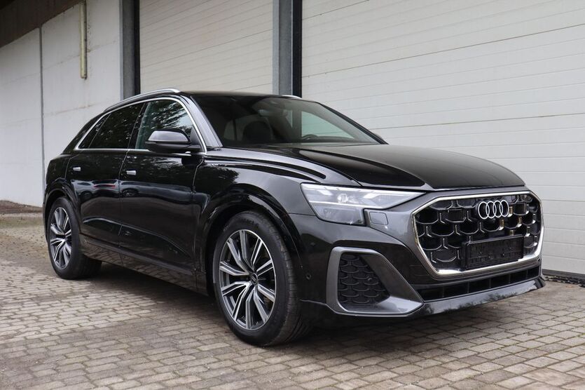 Audi Q8 28.000 km 73.700 € Passau 94034