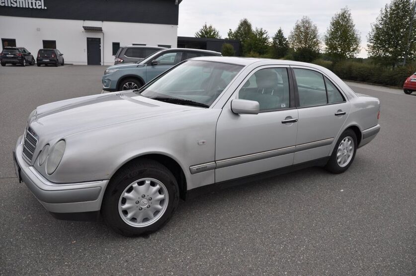Mercedes-Benz 200 159.000 km 3.300 € Schorndorf 93489
