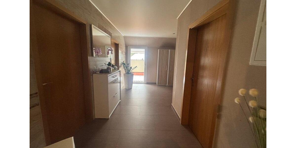 Einfamilienhaus Bad Salzungen Tiefenort - 8 Zimmer, 275 m&sup2;, 555.000&euro; | Angebot:26602244