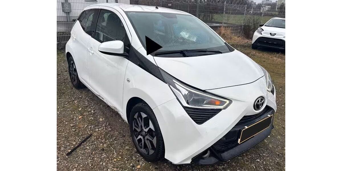 Toyota Aygo (X) 107.000 km 7.999 &euro; Ditzingen 71254