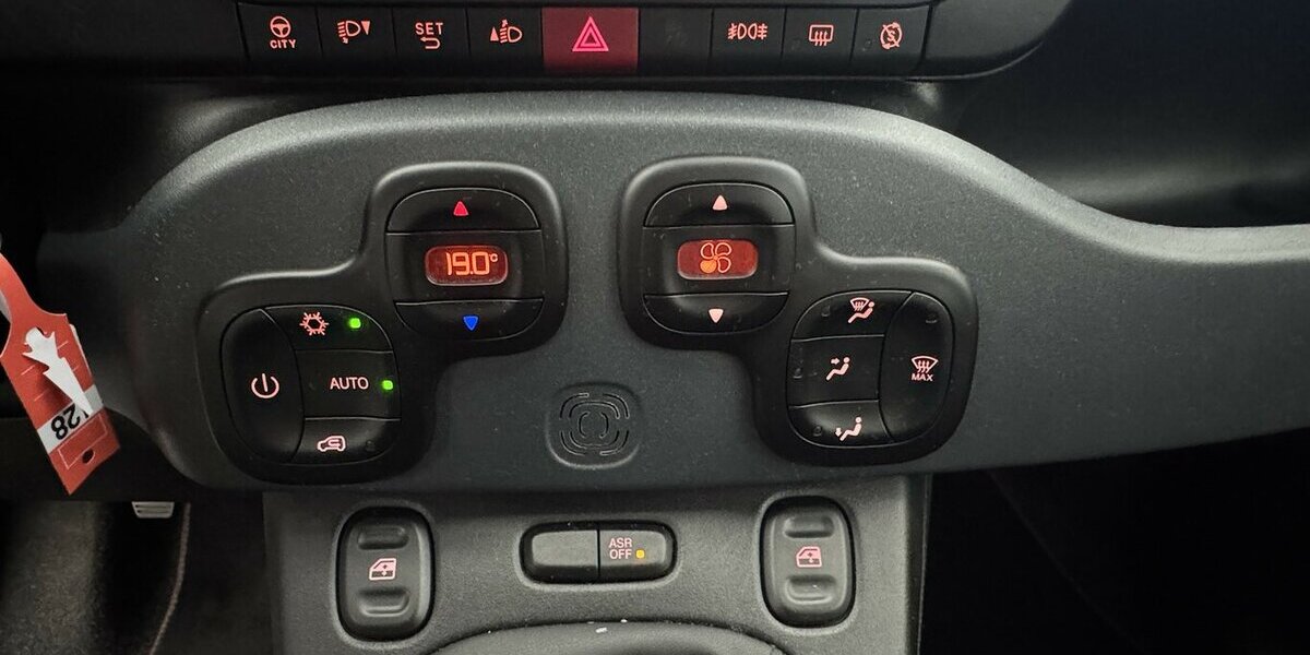 Fiat Panda Cross Red 1.0 Hybrid 1.Hand Neuwertig! 38.820 km 11.740 &euro; Lich 35423