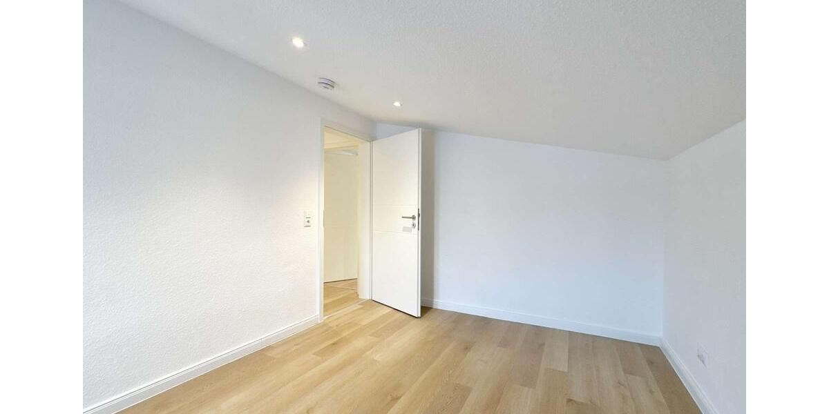 Hochwertig sanierte 3-Zi.-Whg. mit Einbauküche & großzügigem Balkon 3 zimmer