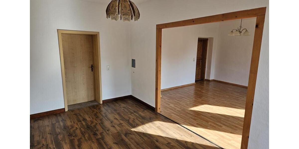 Erdgeschoßwohnung Naumburg (Saale) - 4 Zimmer, 105 m&sup2;, 578&euro; | Angebot:26638328