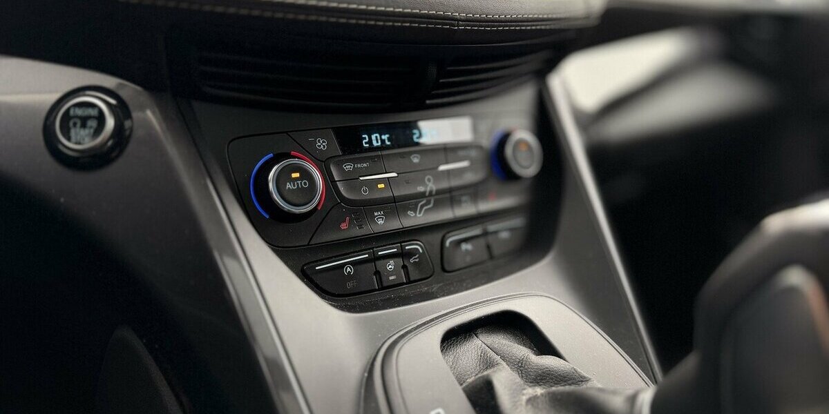 Ford Kuga Vignale / Panorama / Kamera / Keyless GO 34.000 km 22.490 &euro; Mönchengladbach 41066