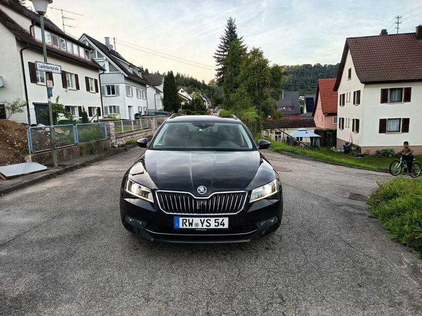 Skoda Superb 185.000 km 12.500 € Oberndorf an Neckar 78727
