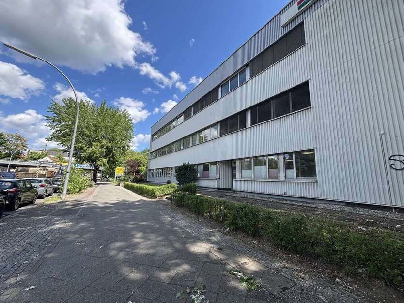 Büro in Berlin 9.484,56 € 702.56 m²