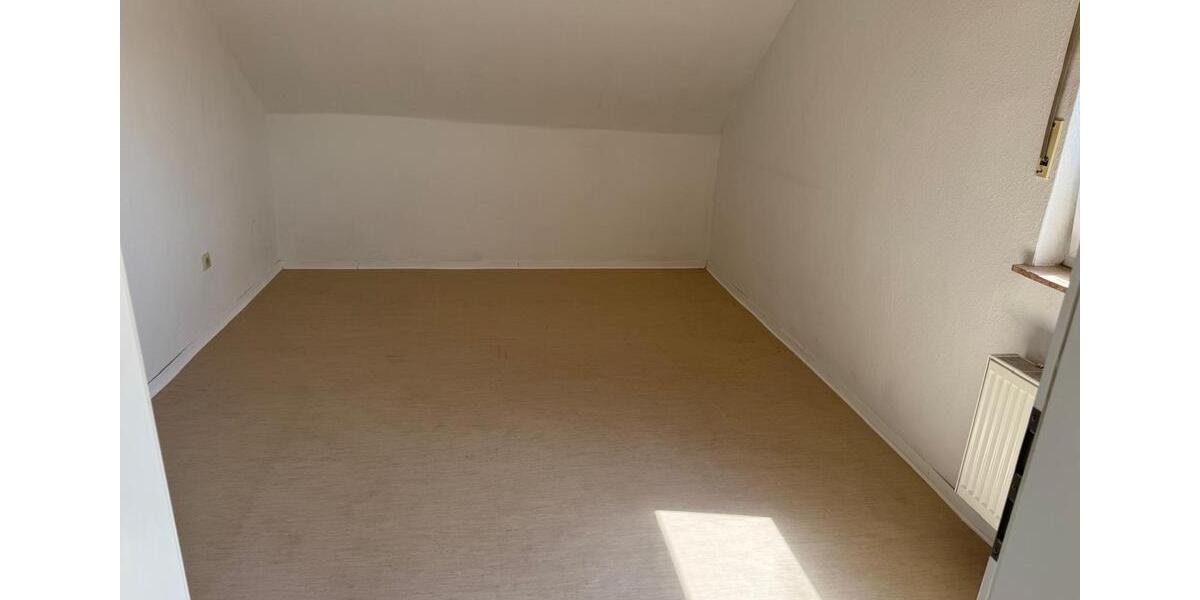 Dachgeschoßwohnung Beindersheim - 4 Zimmer, 90 m&sup2;, 850&euro; | Angebot:24982993