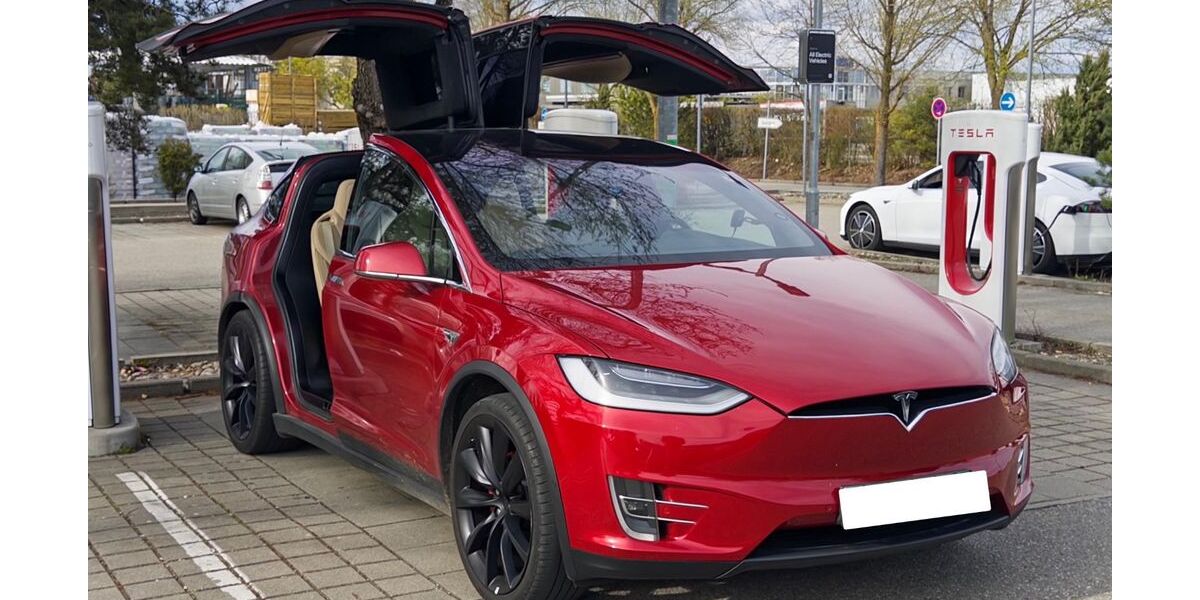 Tesla Model X 147.700 km 46.900 &euro; München 81825