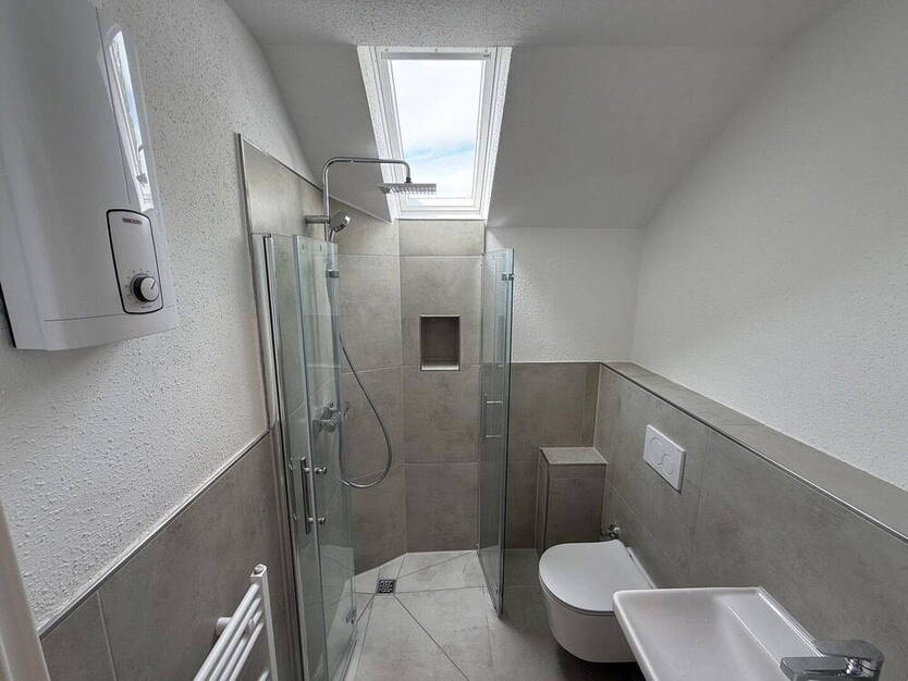 Frisch sanierte 44 m² Dachgeschoss-SingleWohnung - nur 3 Min. zum Phoenixsee, Dortmund-Schüren