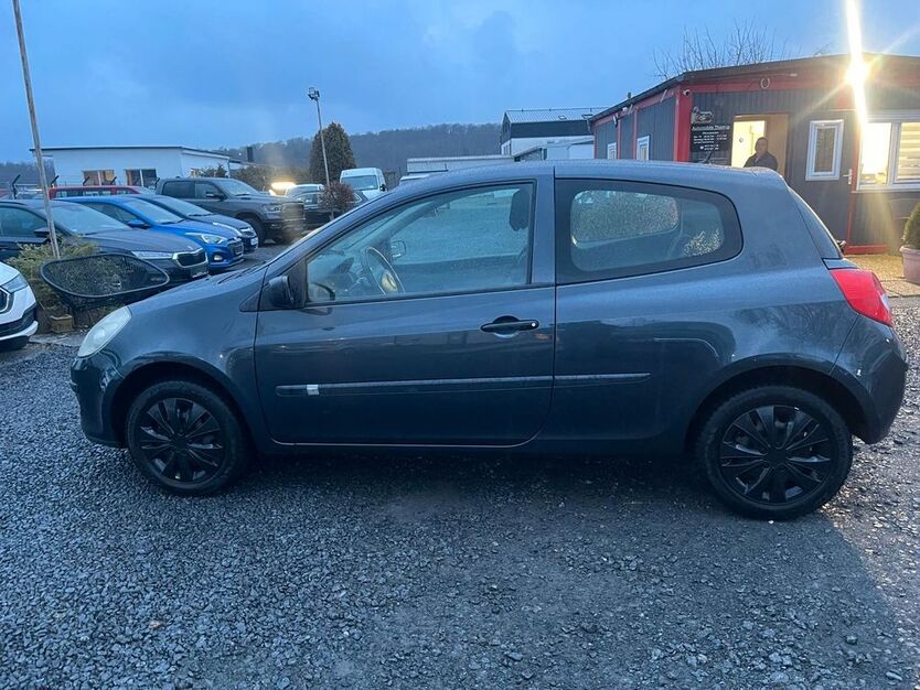 Renault Clio 122.000 km 2.900 € Lollar 35457