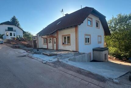 Haus Mettlach - 11 Zimmer, 280 m&sup2;, 225.000&euro; | Angebot:26561154