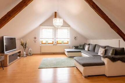 Großzügige Dachgeschoßwohnung in ruhiger Lage