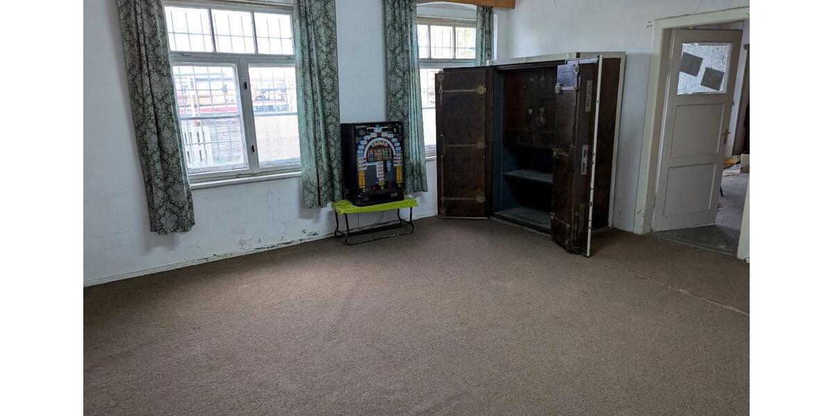 Einfamilienhaus Gröditz - 8 Zimmer, 419 m&sup2;, 160.000&euro; | Angebot:17486069