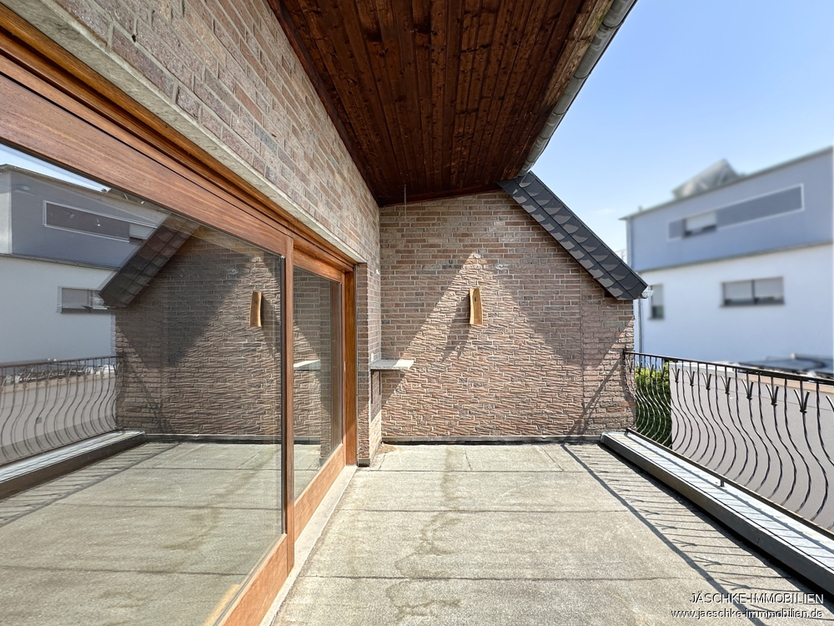 JÄSCHKE - Dreifamilienhaus mit Entwicklungspotenzial: Kapitalanlage oder zukünftiger Wohntraum 8 zimmer