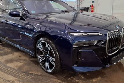 BMW 740 4.289 km 93.650 &euro; Höxter / Stahle 37671