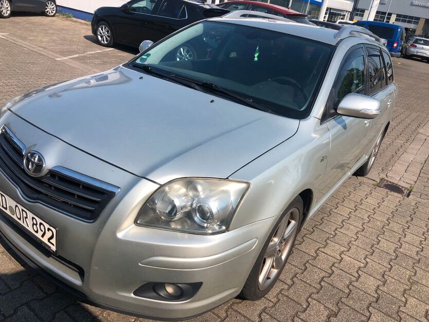 Toyota Avensis 283.230 km 1.988 € Wiesloch 69168