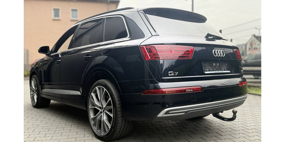 Audi Q7 3.0 TDI e-tron quattro / Panorama / Kamera 179.000 km 30.900 € Mönchengladbach 41066