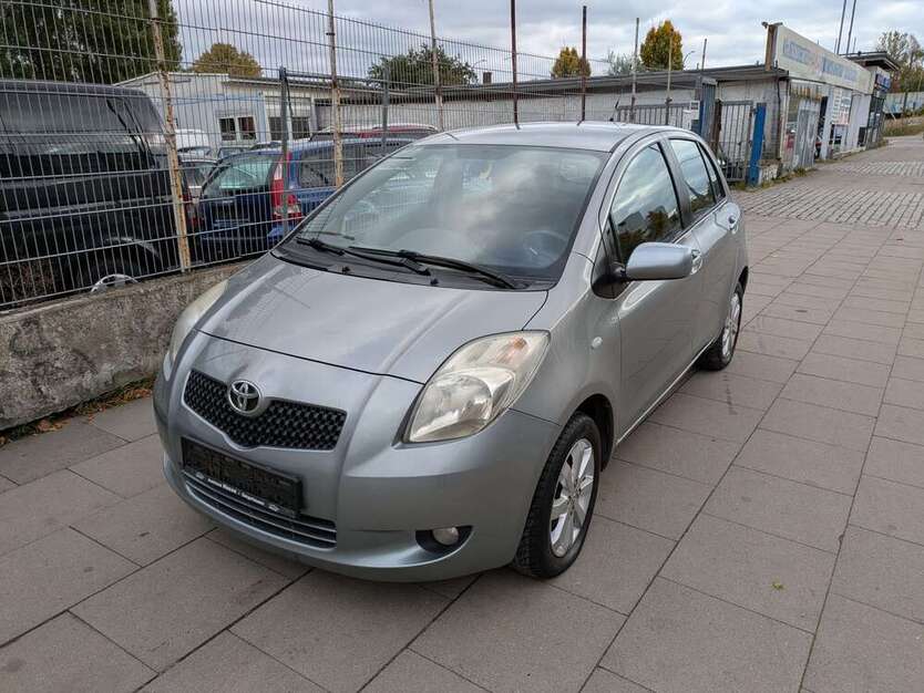 Toyota Yaris 118.200 km 2.300 € Hamburg 20097