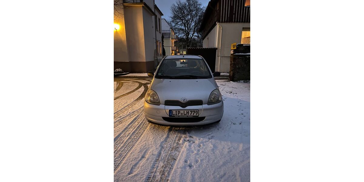 Toyota Yaris 186.000 km 2.500 &euro; Detmold 32756
