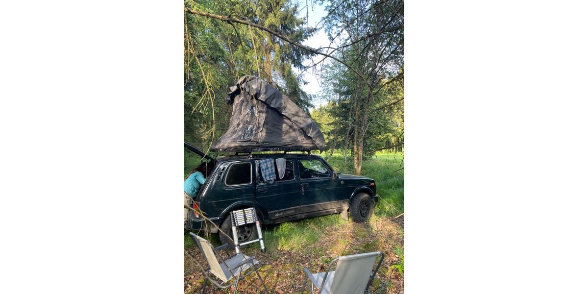 Lada Urban 79.000 km 18.000 &euro; Starnberg 82319
