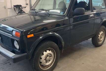 Lada Niva 54.000 km 2.500 € Torgau 04860