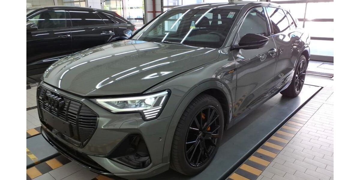 Audi e-tron 55.357 km 36.990 &euro; Hamburg 22047