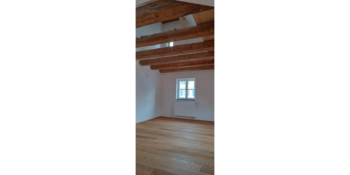 Dachgeschoßwohnung Oettingen in Bayern - 3 Zimmer, 92 m&sup2;, 1.200&euro; | Angebot:24875620