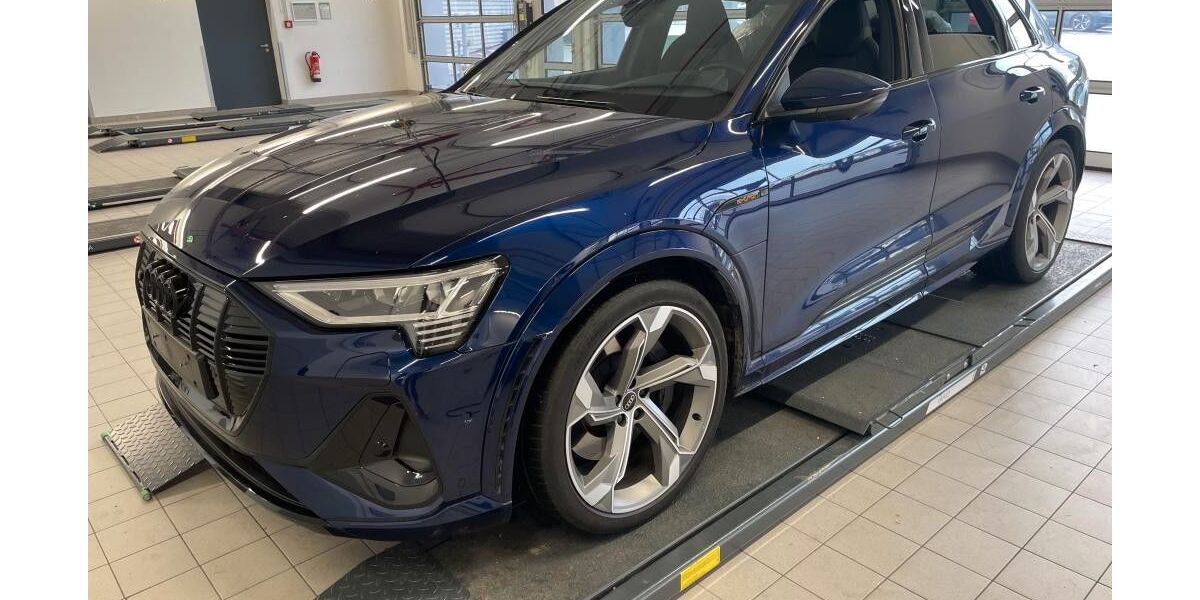 Audi e-tron 30.400 km 44.950 &euro; Salzgitter 38259