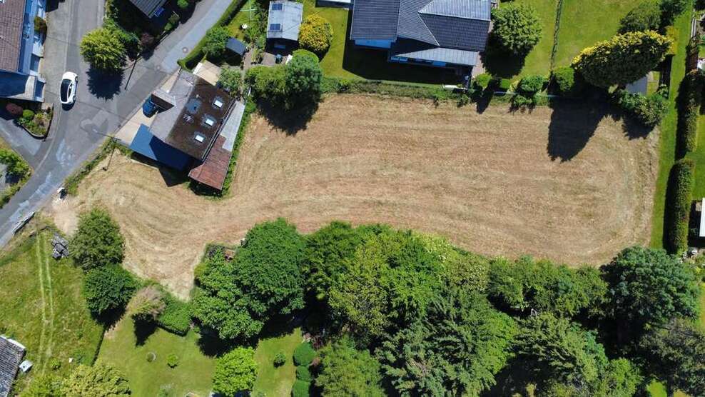 Grundstück zu verkaufen in Kreuztal 105.000 € 1952 m²