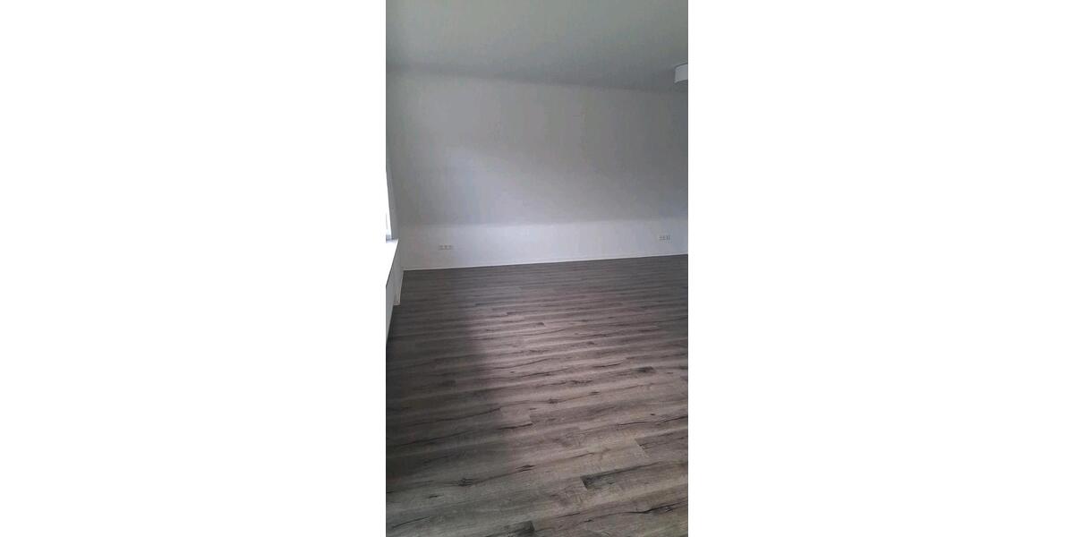 Dachgeschoßwohnung Neuss Reuschenberg - 3 Zimmer, 79 m&sup2;, 1.300&euro; | Angebot:25991806