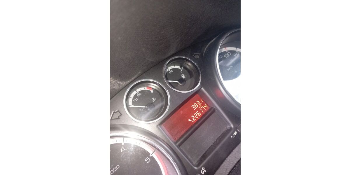 Peugeot 308 227.000 km 1.800 &euro; burgkirchen 84508