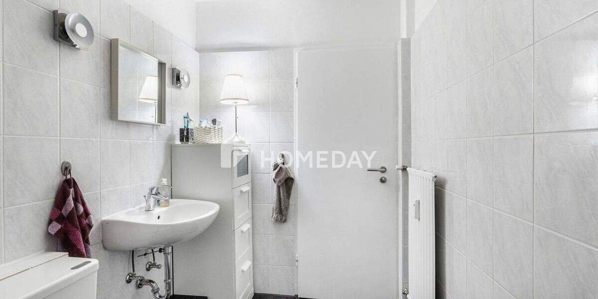 Erbbauzins: Helle 3-Zimmer-Wohnung mit Loggia - ca. 76 Quadratmeter in der ersten Etage 3 zimmer