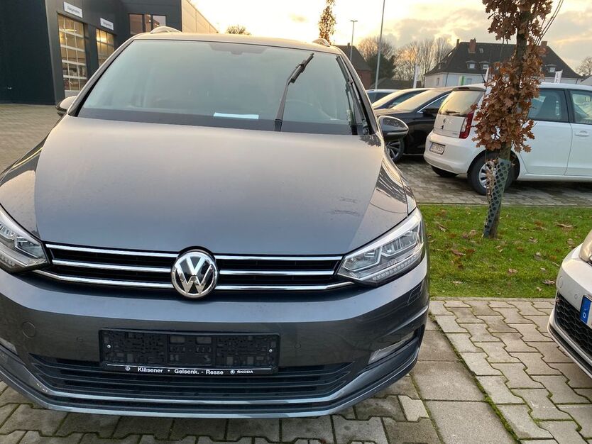 VW Touran 122.453 km 12.500 € Soest 59494