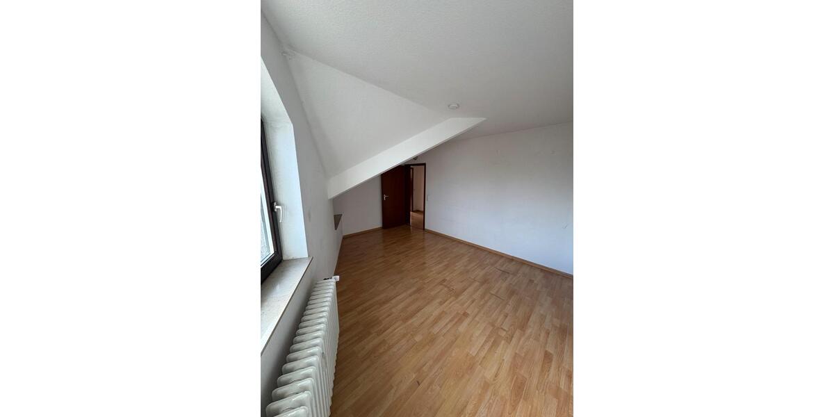 Dachgeschoßwohnung Rösrath - 2 Zimmer, 62 m&sup2;, 670&euro; | Angebot:24757138