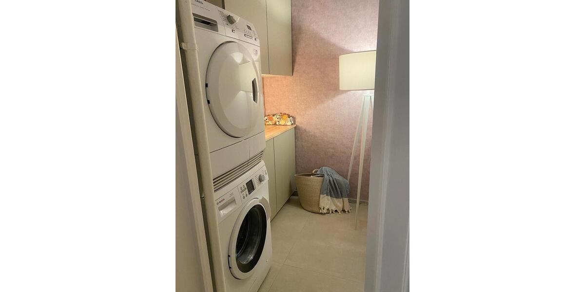 Westend-Juwel in Bestlage: Lichtdurchfluteter, kernsanierter Altbau mit Kamin, Stuckdecken, etc. 4 zimmer