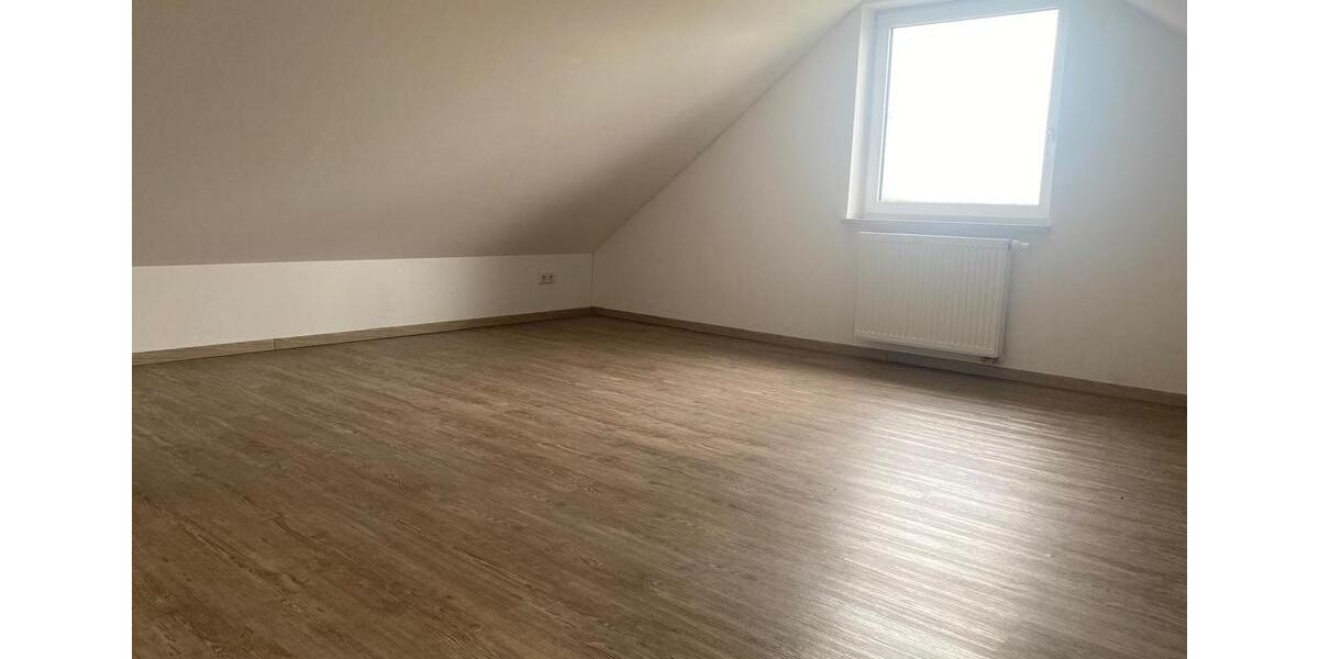 Dachgeschoßwohnung Heroldsbach - 4 Zimmer, 106 m&sup2;, 1.230&euro; | Angebot:26119763