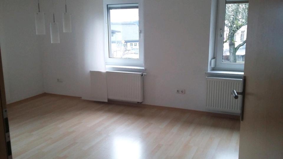 Einfamilienhaus Neusorg - 3 Zimmer, 127 m&sup2;, 1.350&euro; | Angebot:26338330